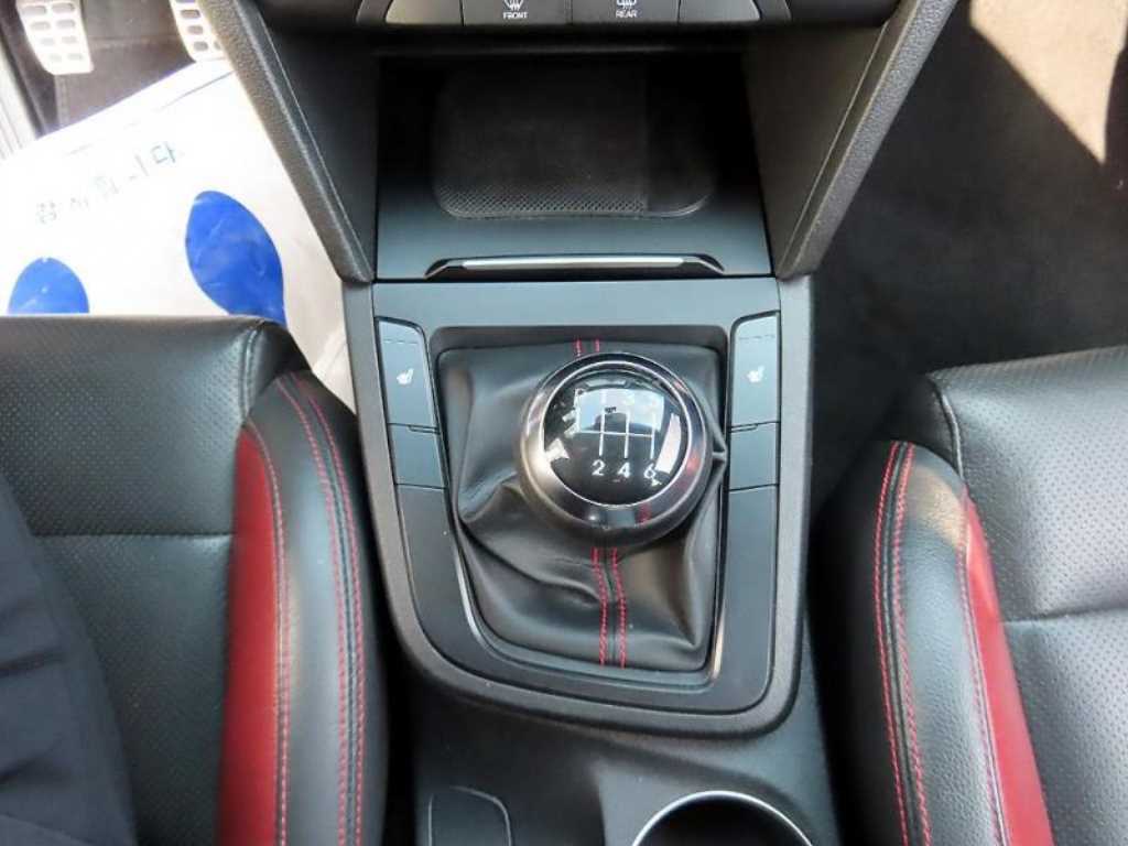 Hyundai Avante — photo 10