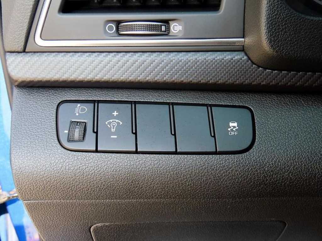 Hyundai Avante — photo 12