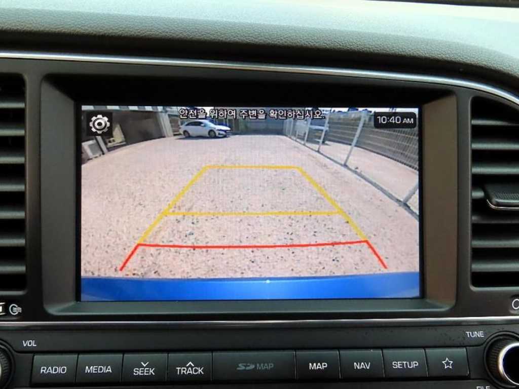 Hyundai Avante — photo 15