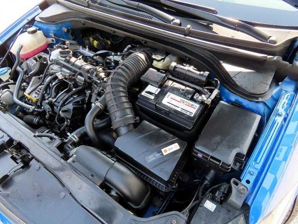 Hyundai Avante — photo 17