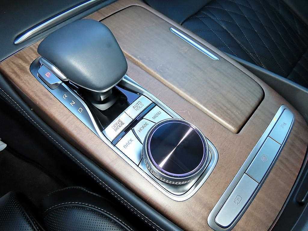 Kia K9 — photo 11
