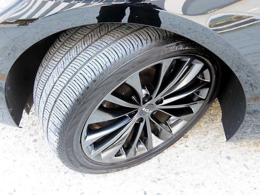 Kia K9 — photo 20