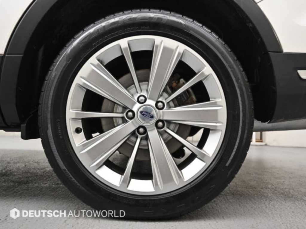 Ford Explorer — photo 05