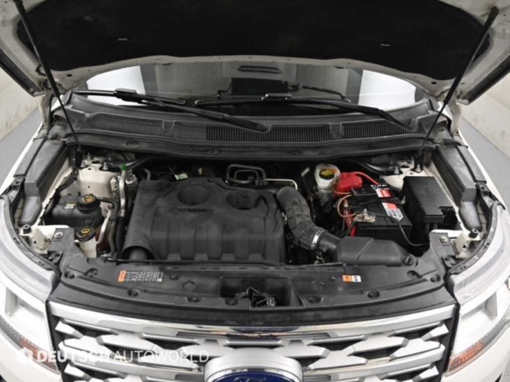 Ford Explorer — photo 06