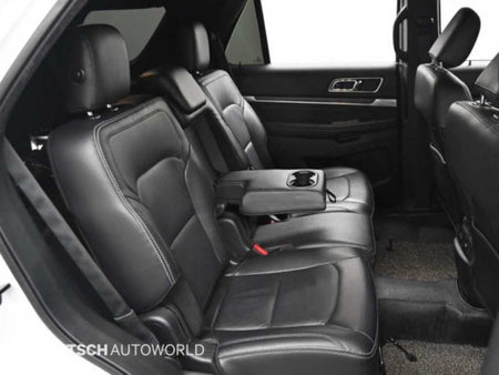 Ford Explorer — photo 12