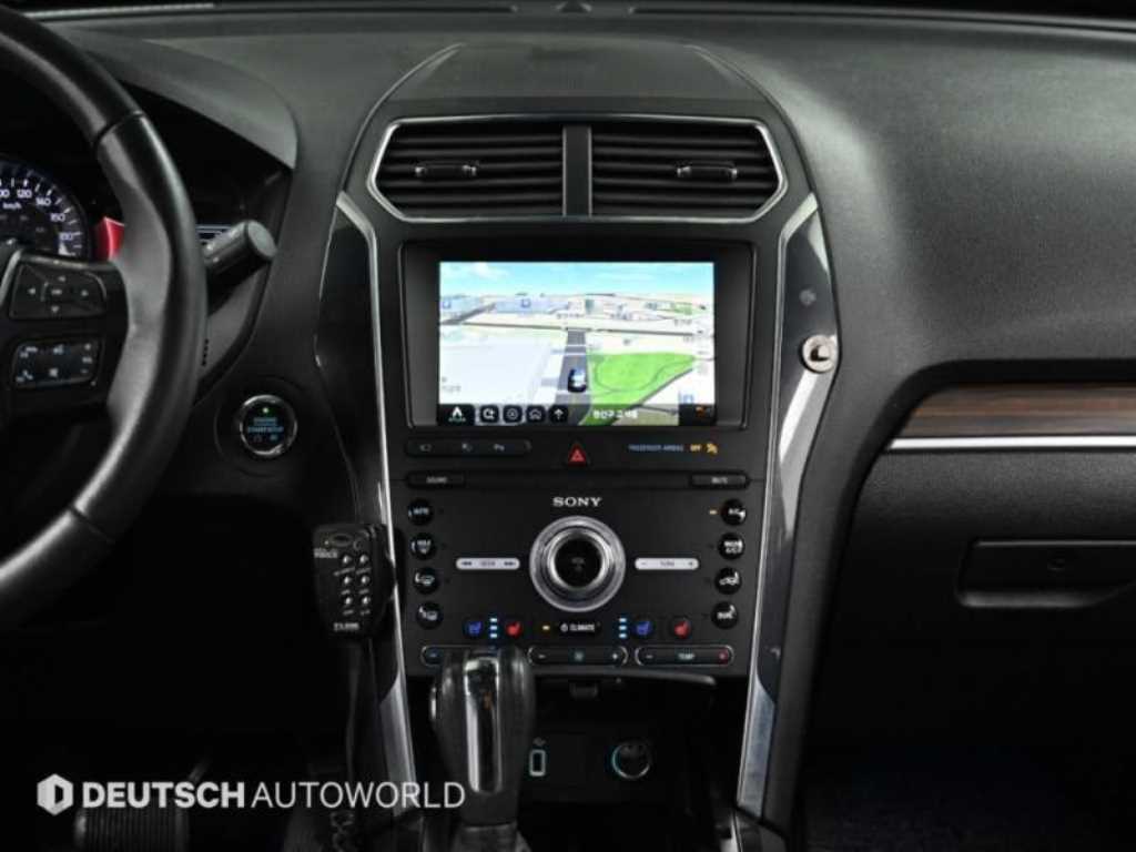 Ford Explorer — photo 14