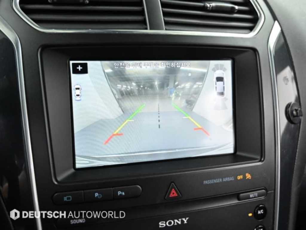 Ford Explorer — photo 15