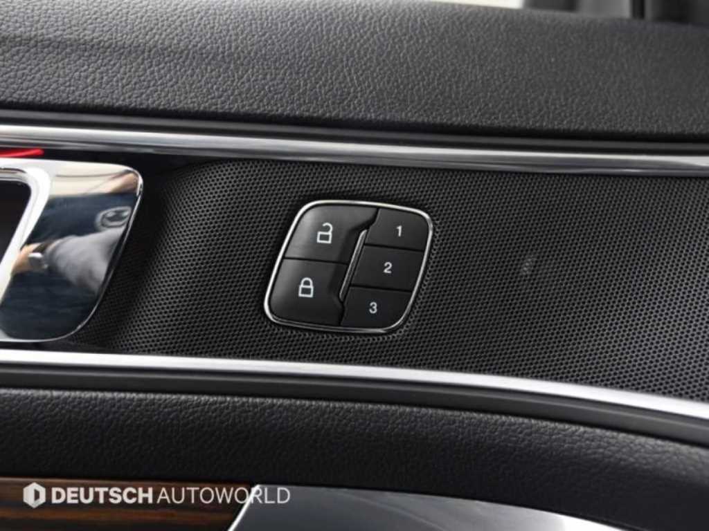 Ford Explorer — photo 16