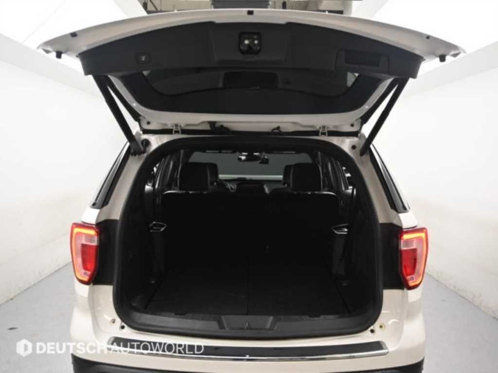 Ford Explorer — photo 19