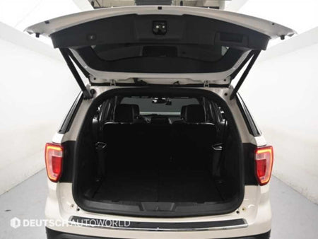 Ford Explorer — photo 19