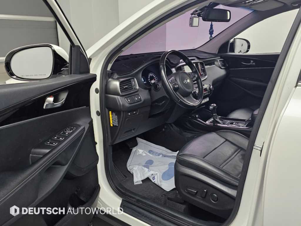 Kia Sorento — photo 11