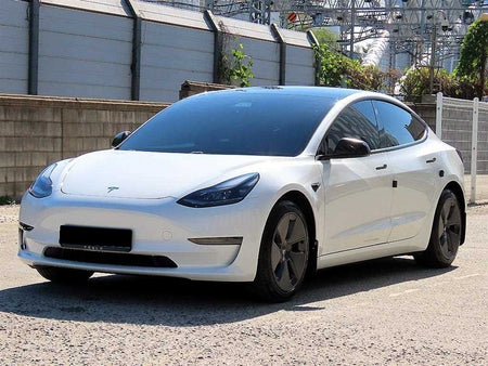 Tesla Model 3 — photo 02