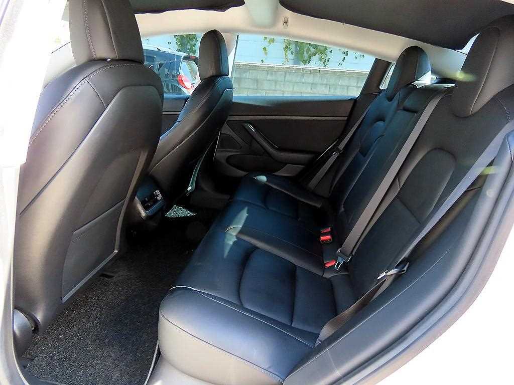 Tesla Model 3 — photo 06