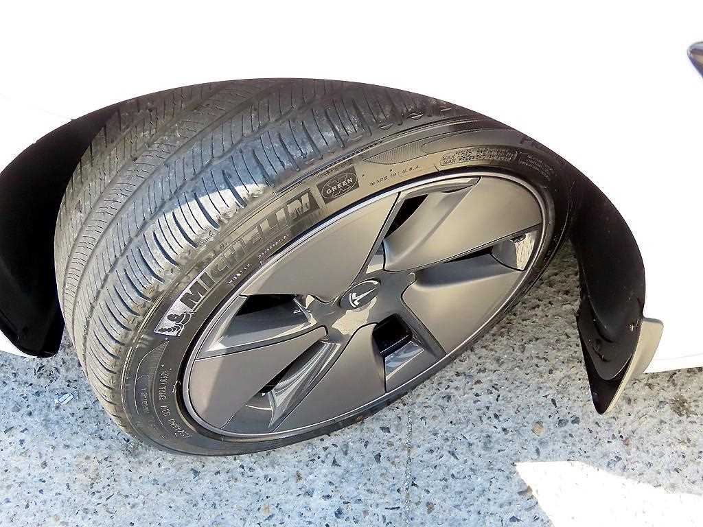 Tesla Model 3 — photo 20