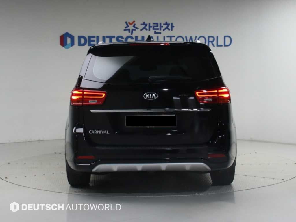 Kia Carnival — photo 04