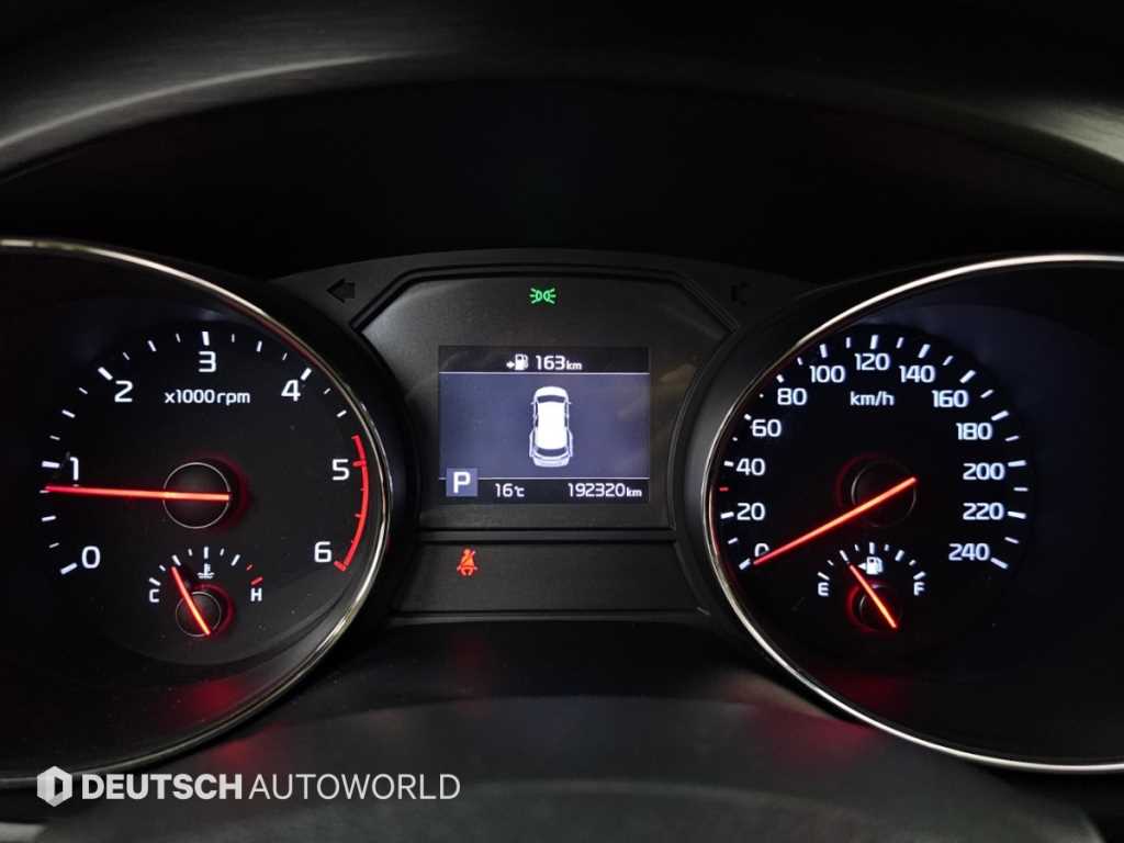 Kia Carnival — photo 08