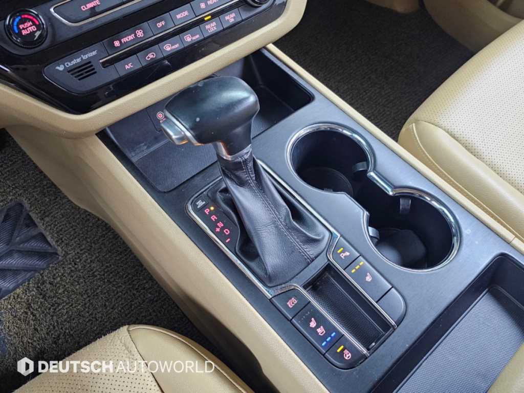 Kia Carnival — photo 09