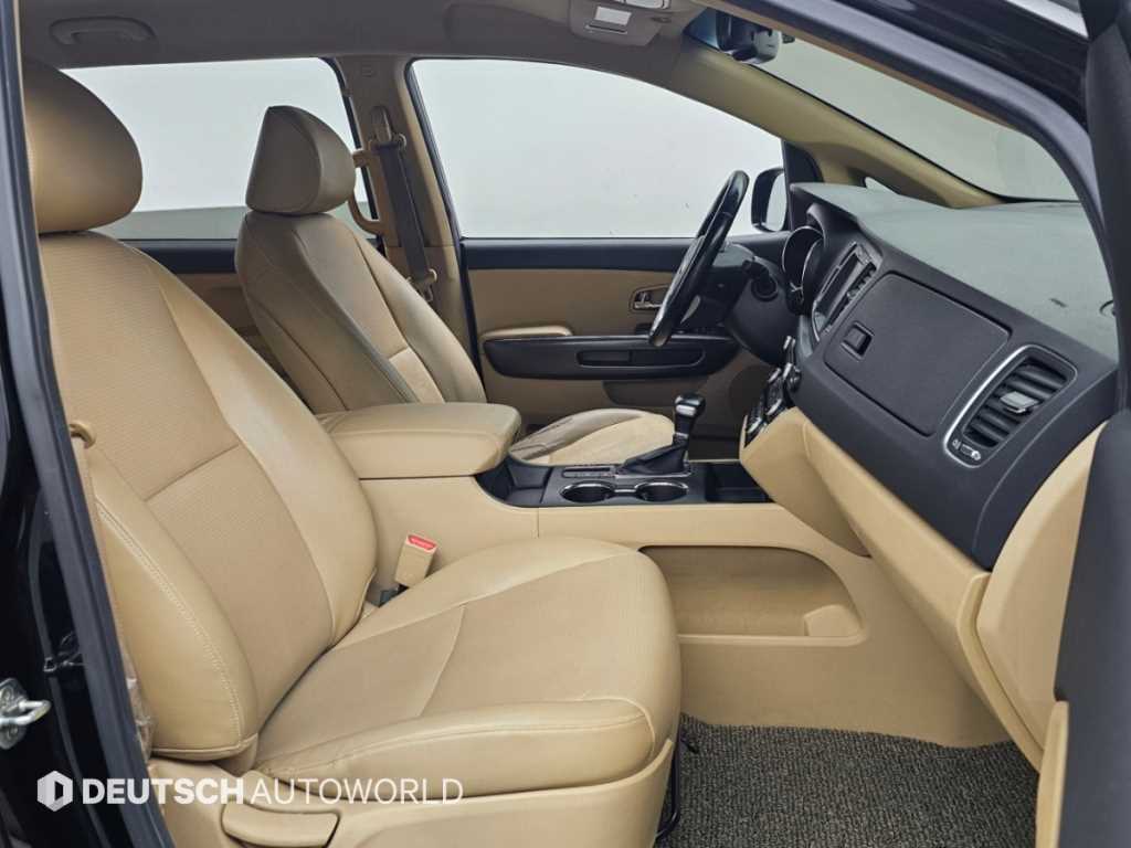 Kia Carnival — photo 12