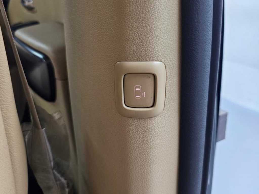 Kia Carnival — photo 14