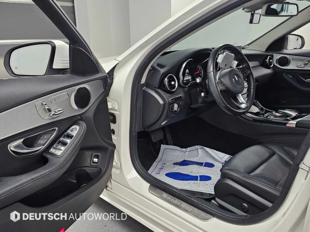 Mercedes-Benz C-Class — photo 11