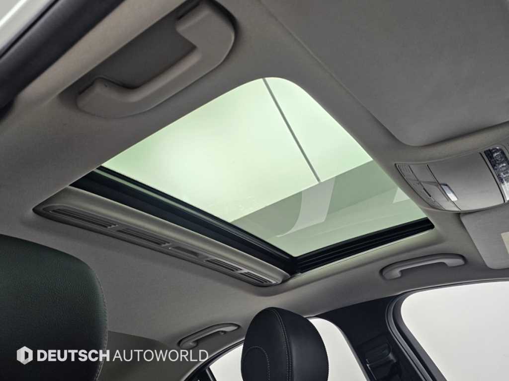Mercedes-Benz C-Class — photo 18