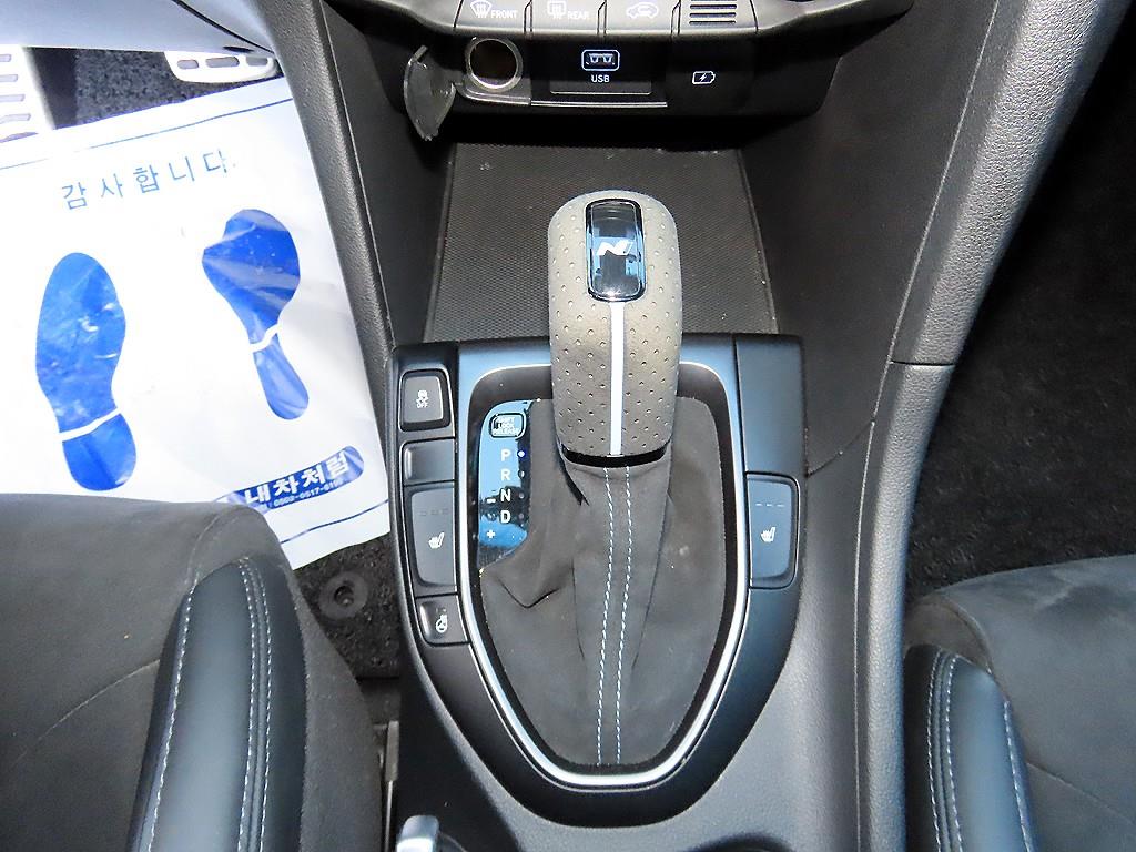 Hyundai Veloster — photo 10