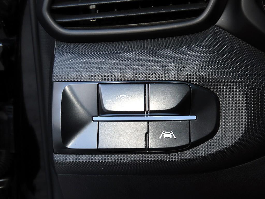 Hyundai Veloster — photo 12