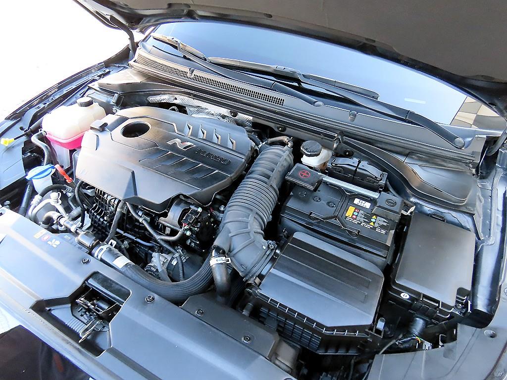 Hyundai Veloster — photo 18