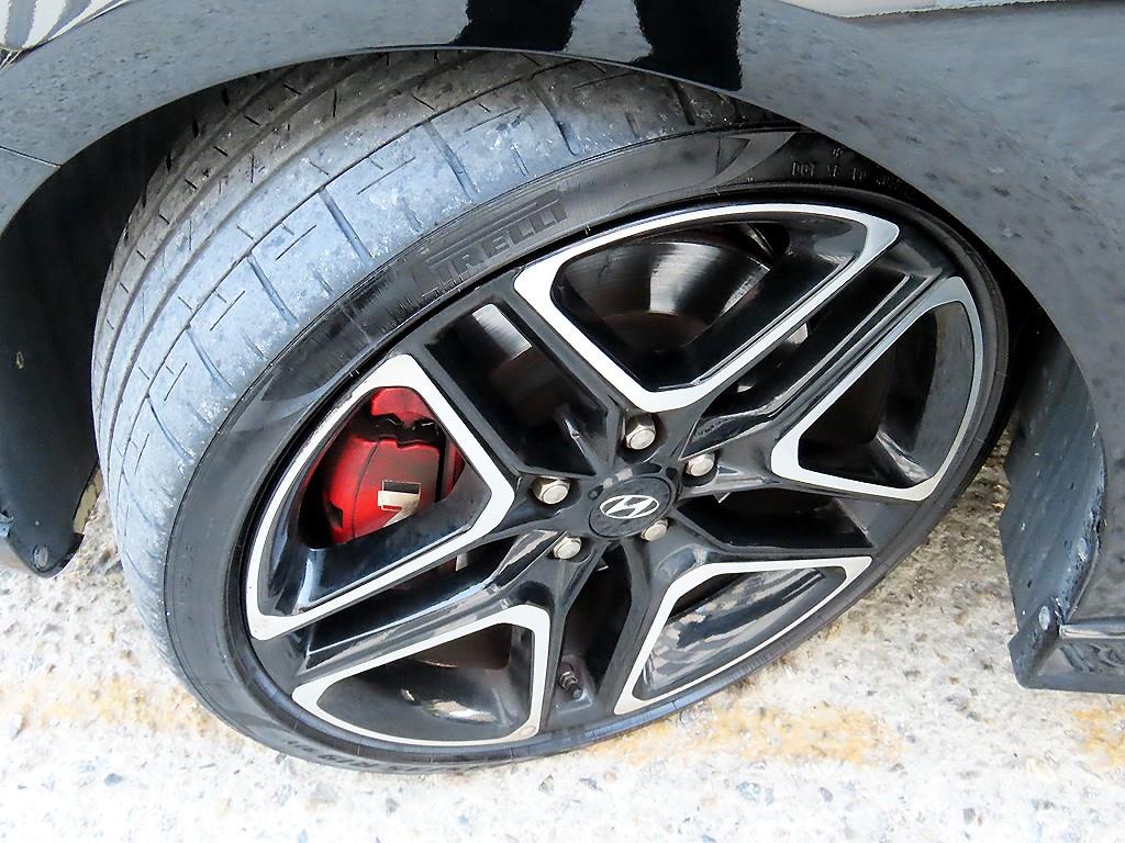 Hyundai Veloster — photo 19