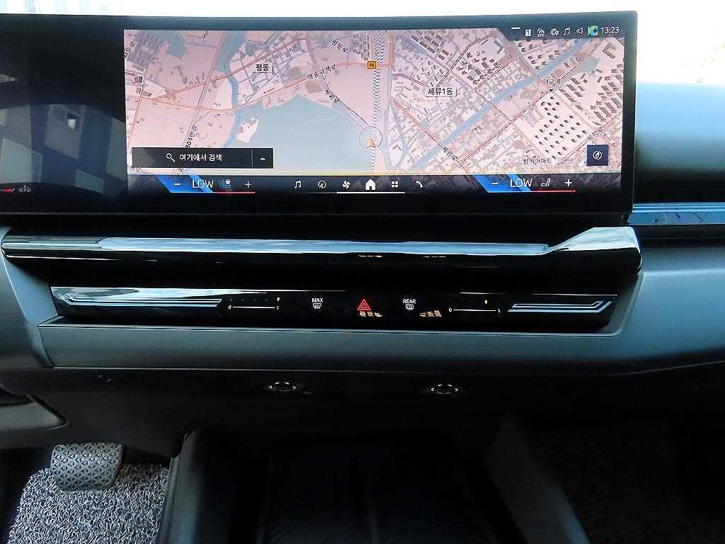 BMW 5-Series — photo 14