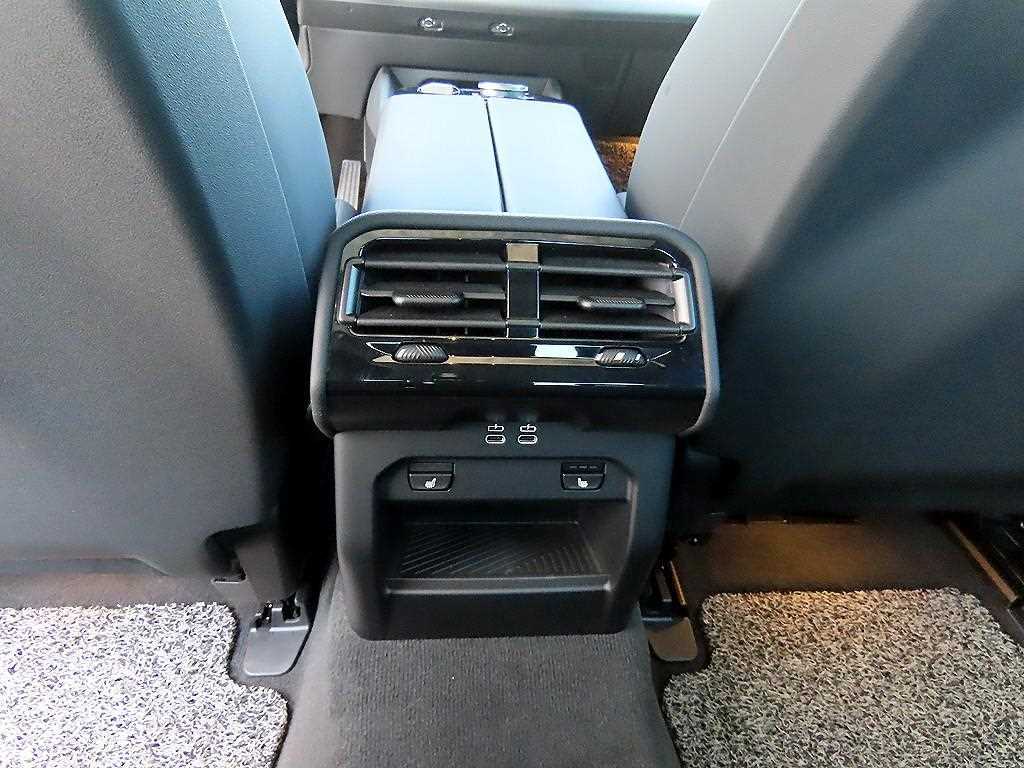 BMW 5-Series — photo 16