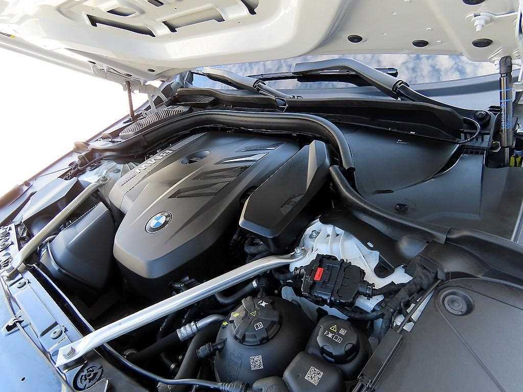 BMW 5-Series — photo 19