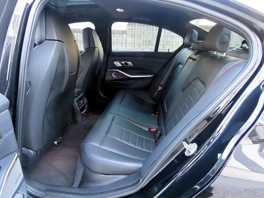 BMW 3-Series — photo 06
