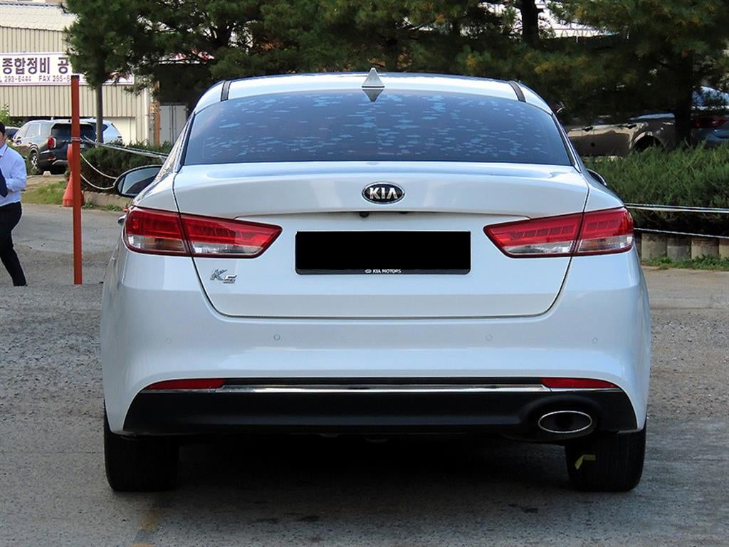 Kia K5 — photo 04