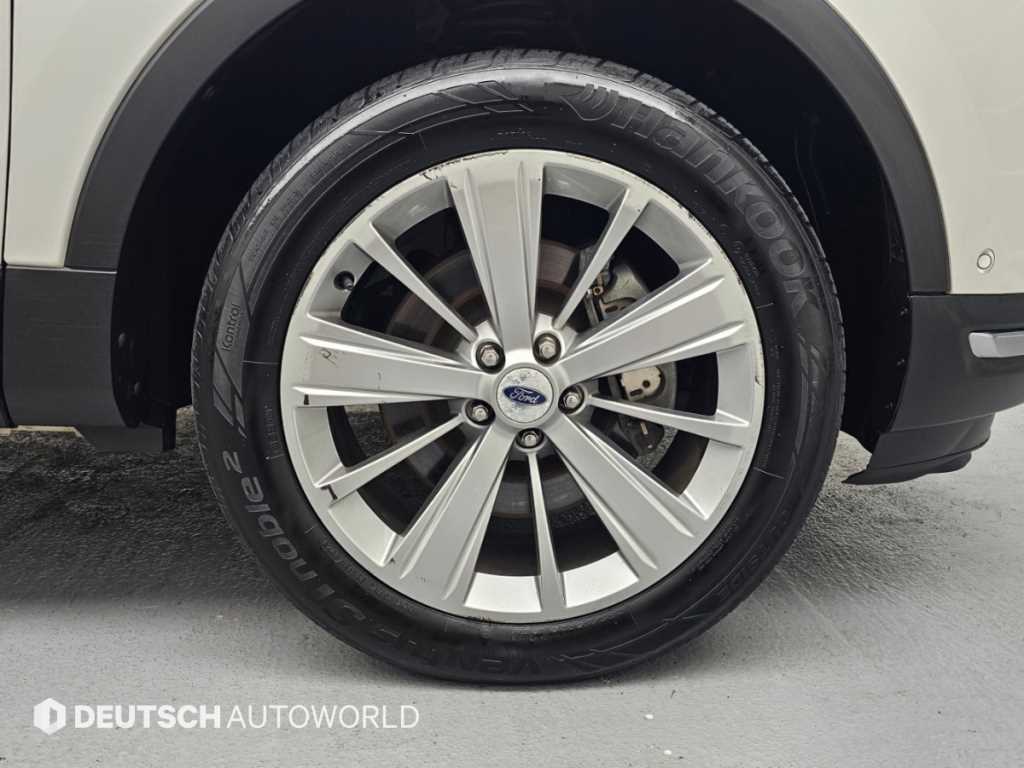 Ford Explorer — photo 05