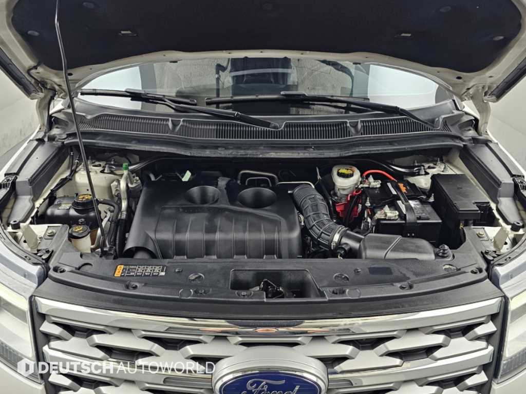 Ford Explorer — photo 06