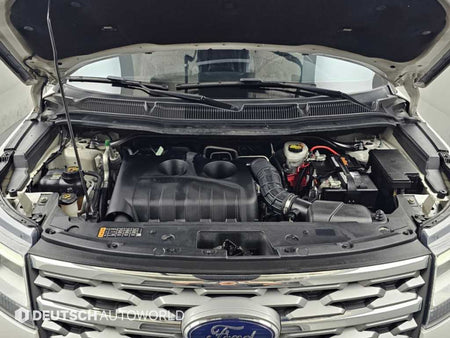 Ford Explorer — photo 06