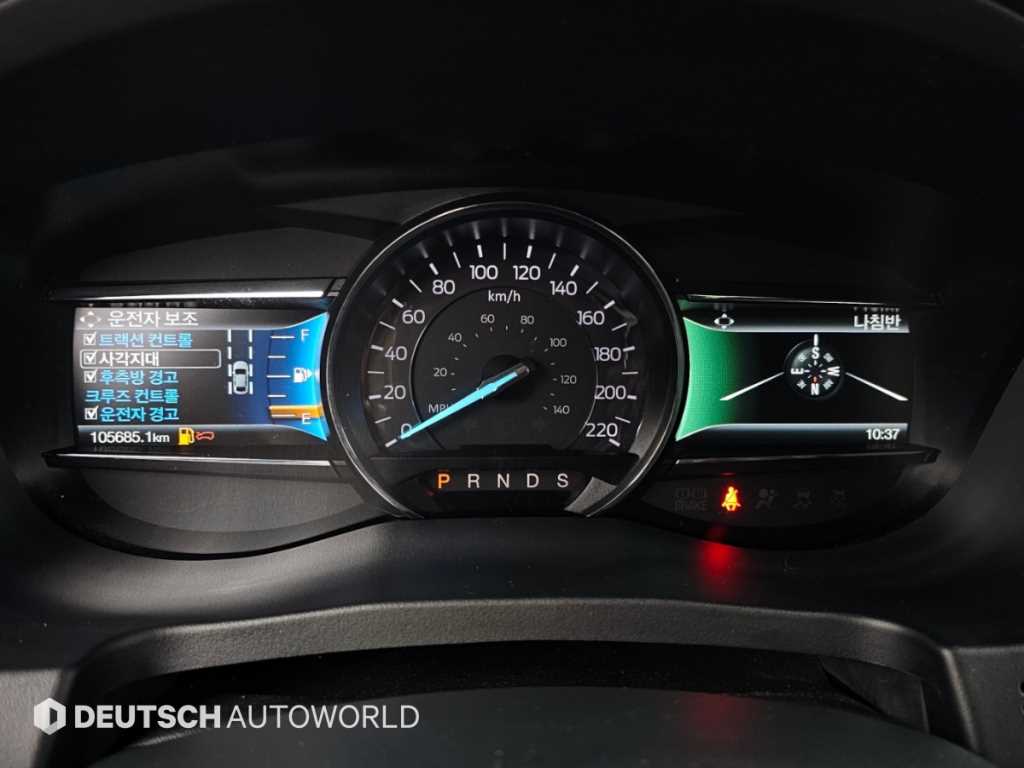 Ford Explorer — photo 08