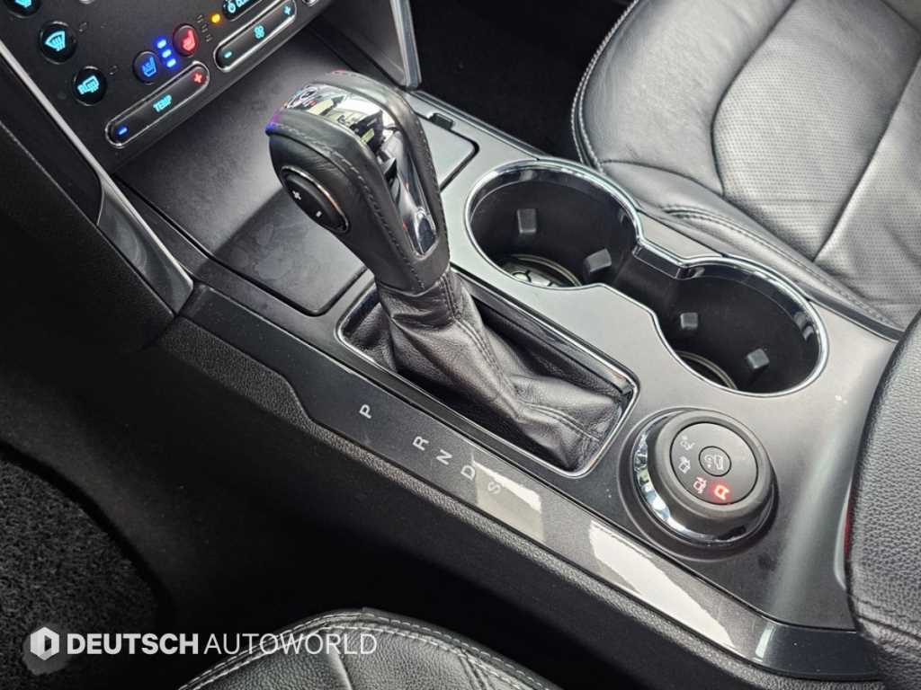Ford Explorer — photo 09