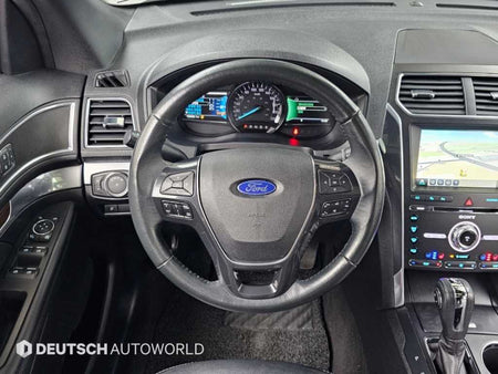 Ford Explorer — photo 13