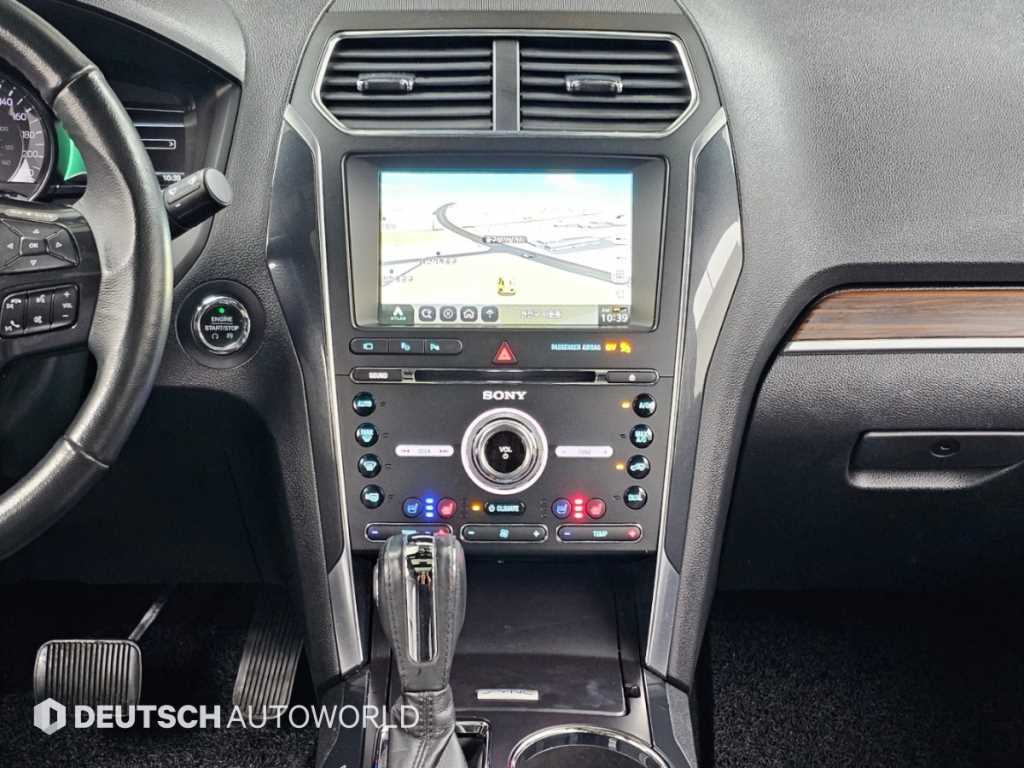 Ford Explorer — photo 14