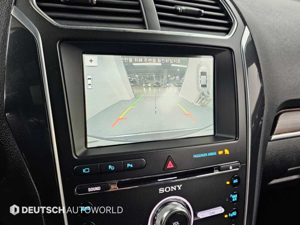 Ford Explorer — photo 15