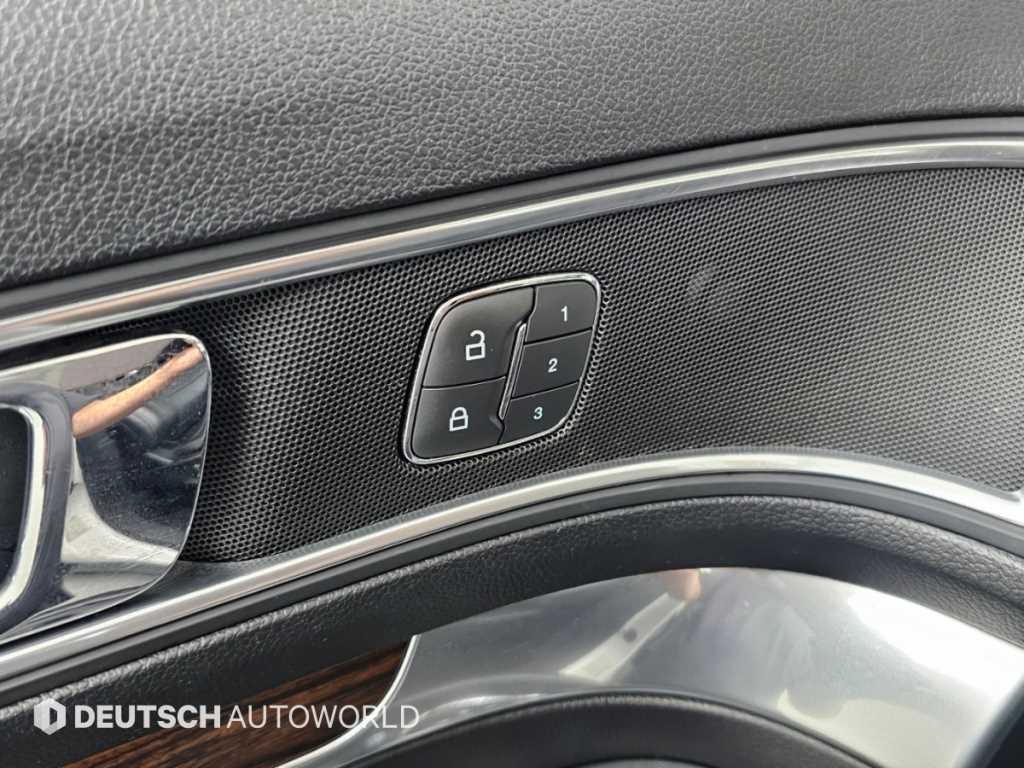 Ford Explorer — photo 16