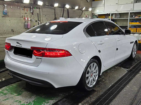 Jaguar XE — photo 03