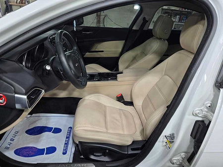 Jaguar XE — photo 05