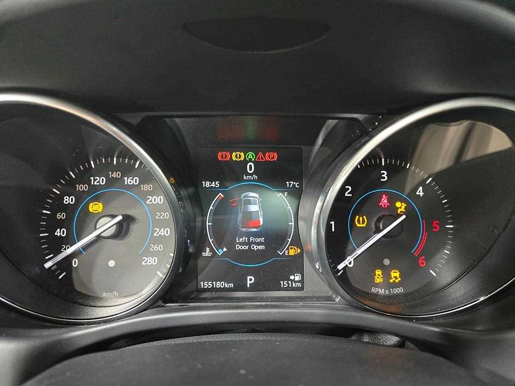 Jaguar XE — photo 08