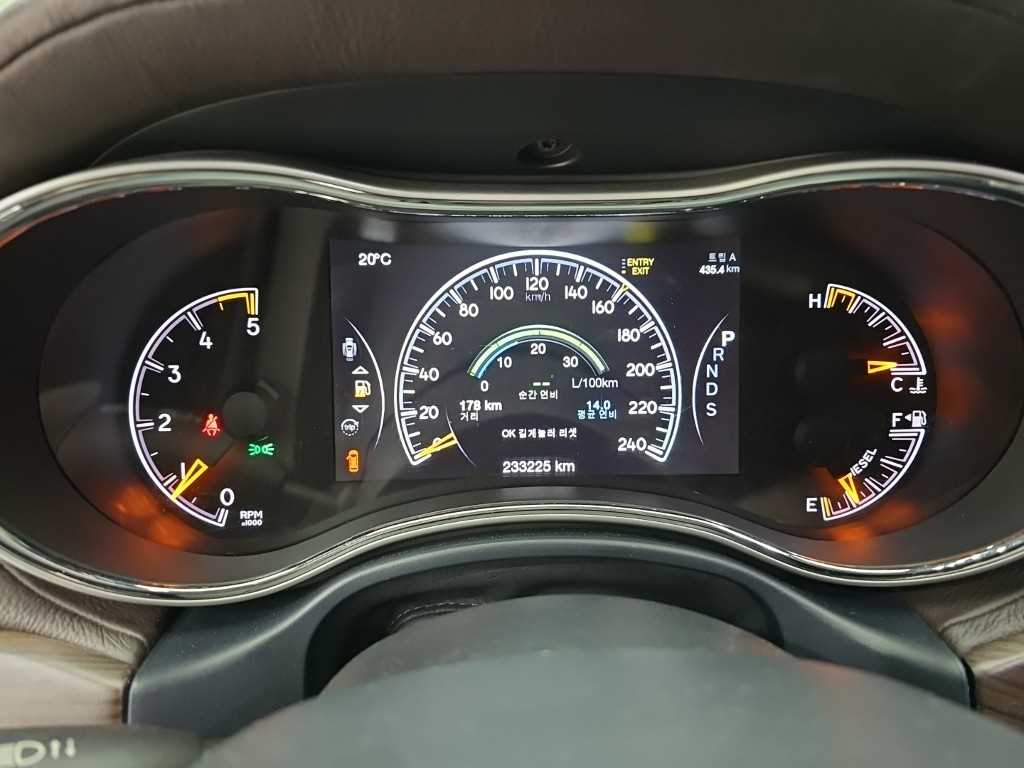 Jeep Cherokee — photo 06