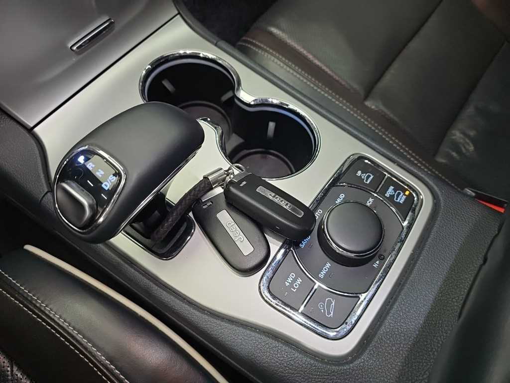 Jeep Cherokee — photo 08