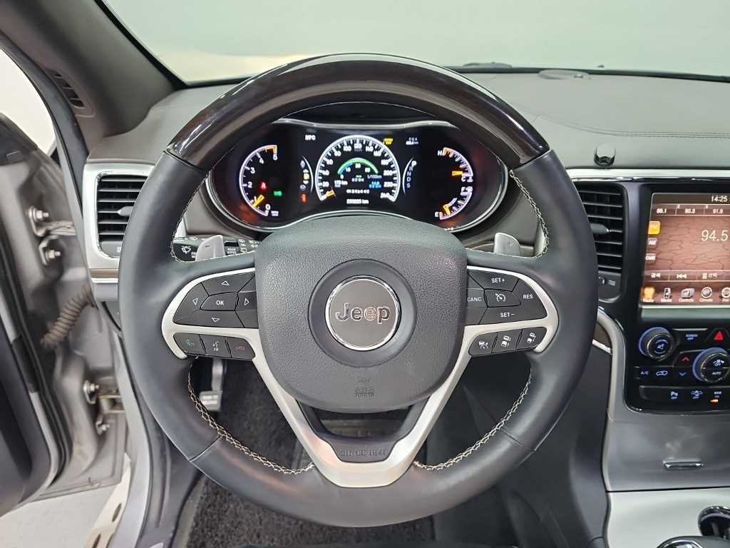 Jeep Cherokee — photo 09