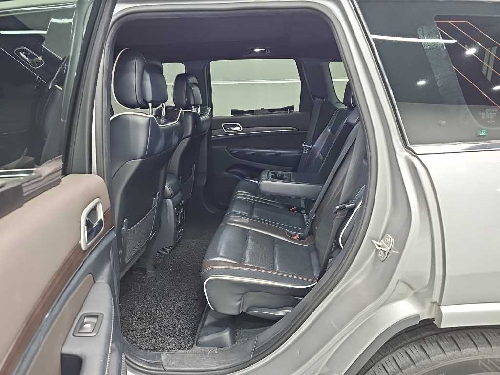 Jeep Cherokee — photo 12
